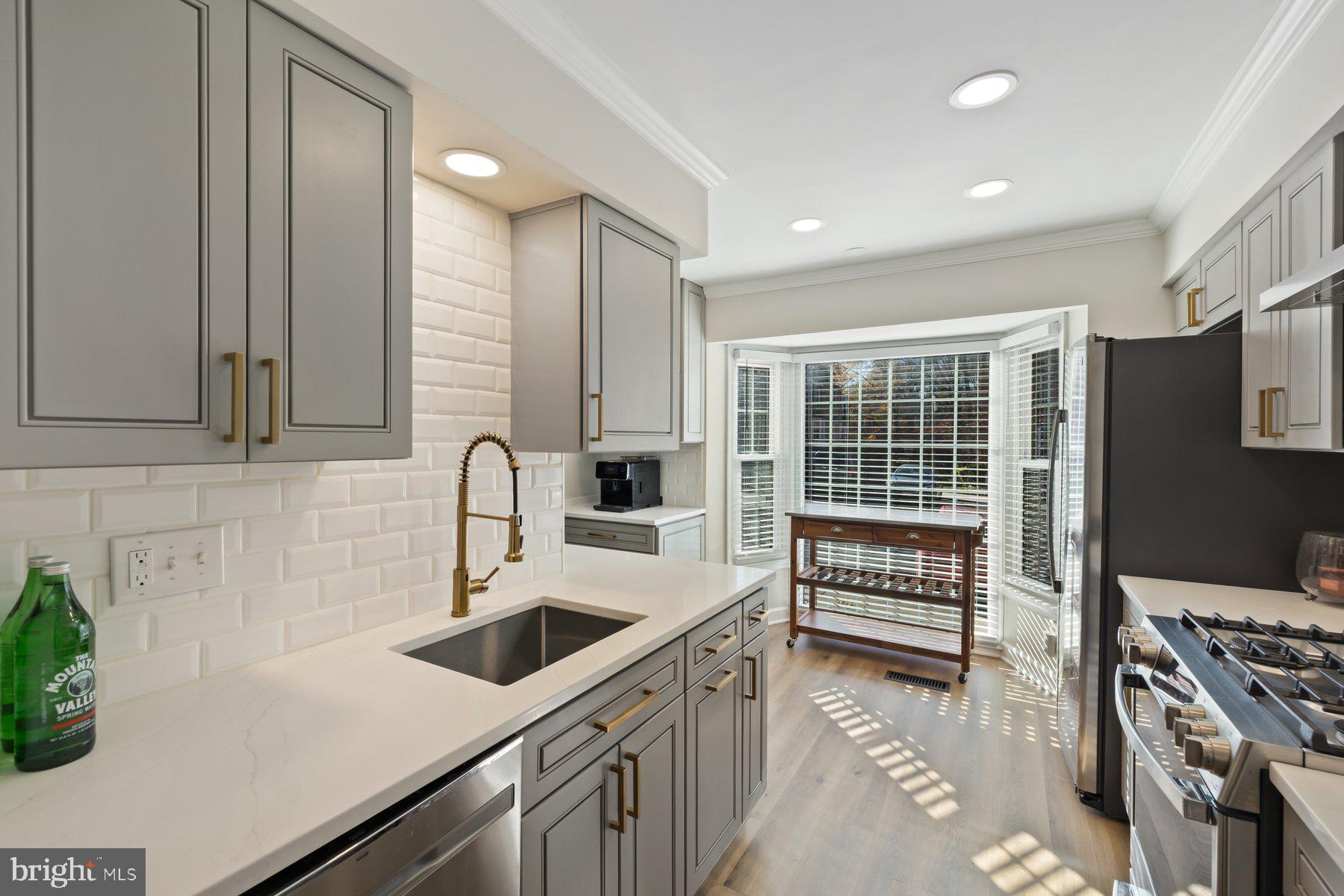 LAKE LOUISE - Residential Lease