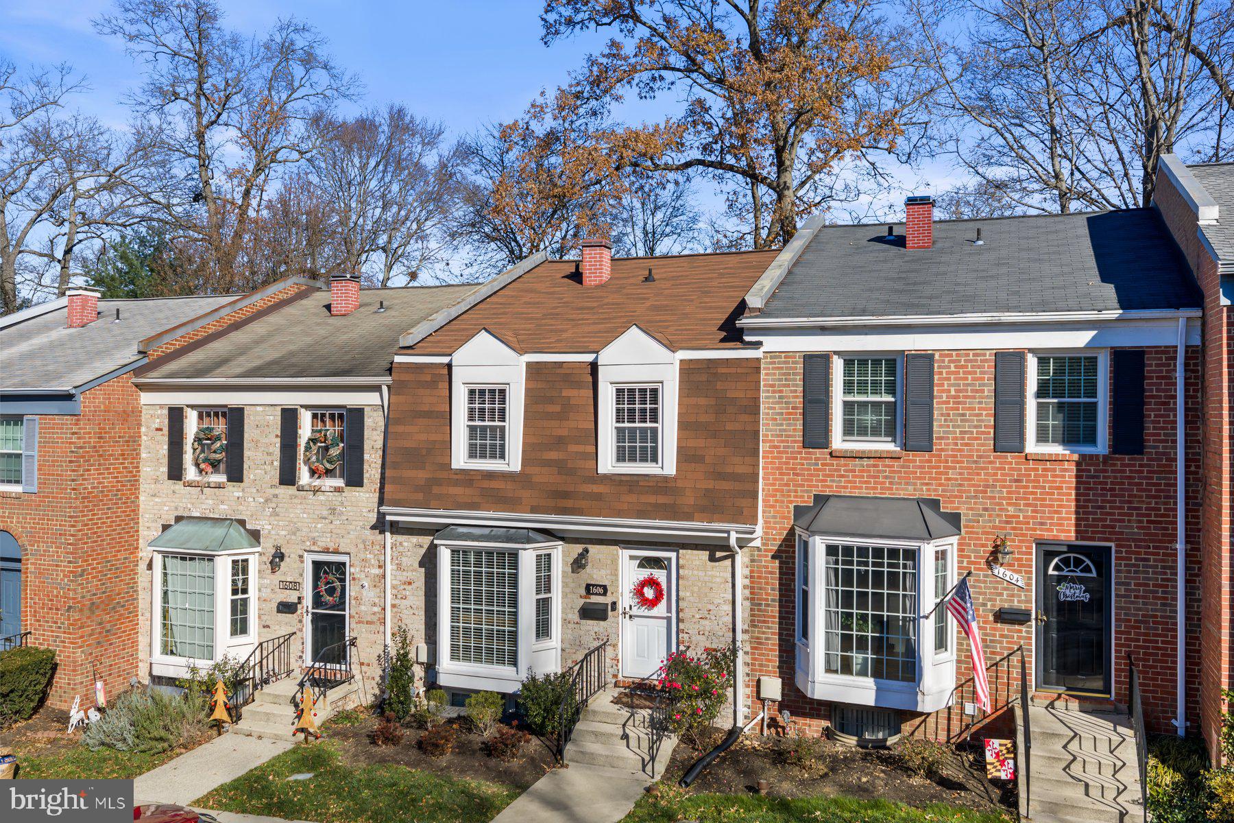 LAKE LOUISE - Residential Lease