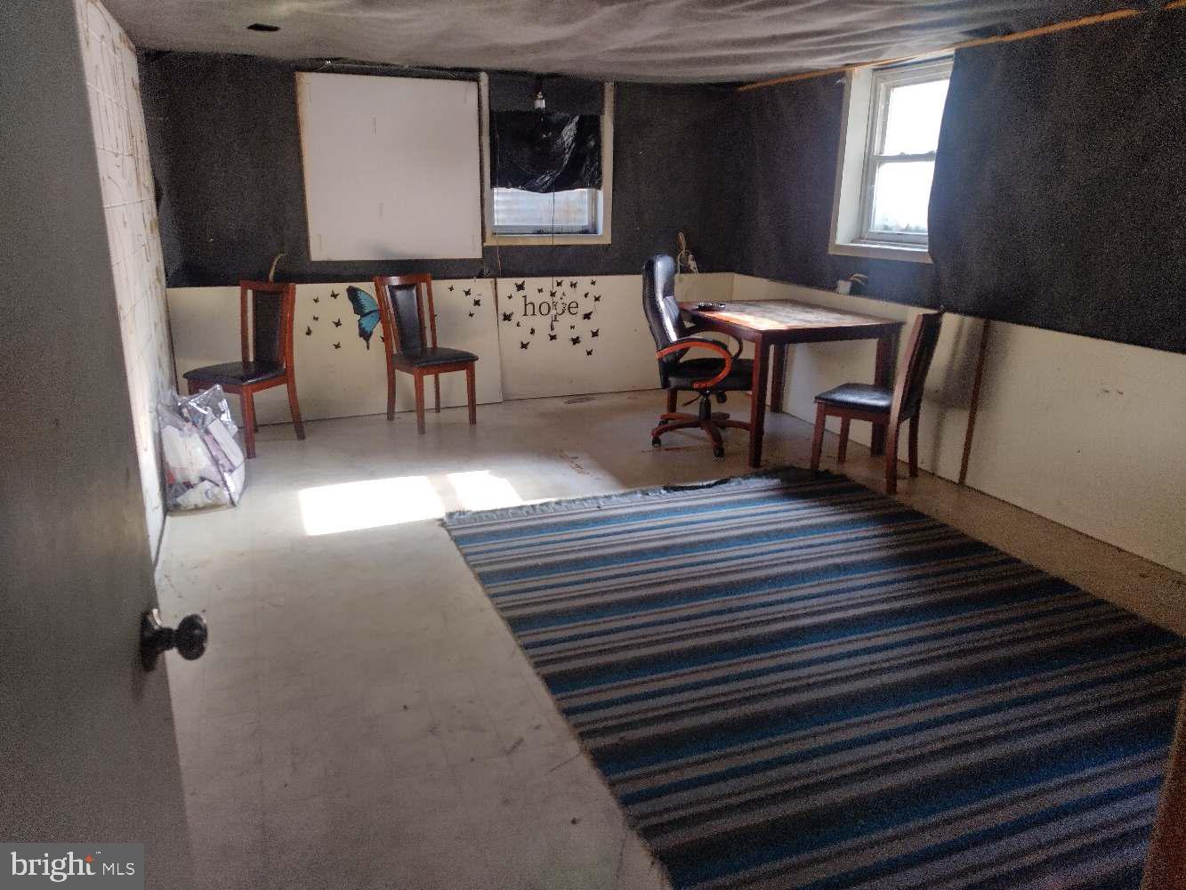 DEVON MANOR - Residential