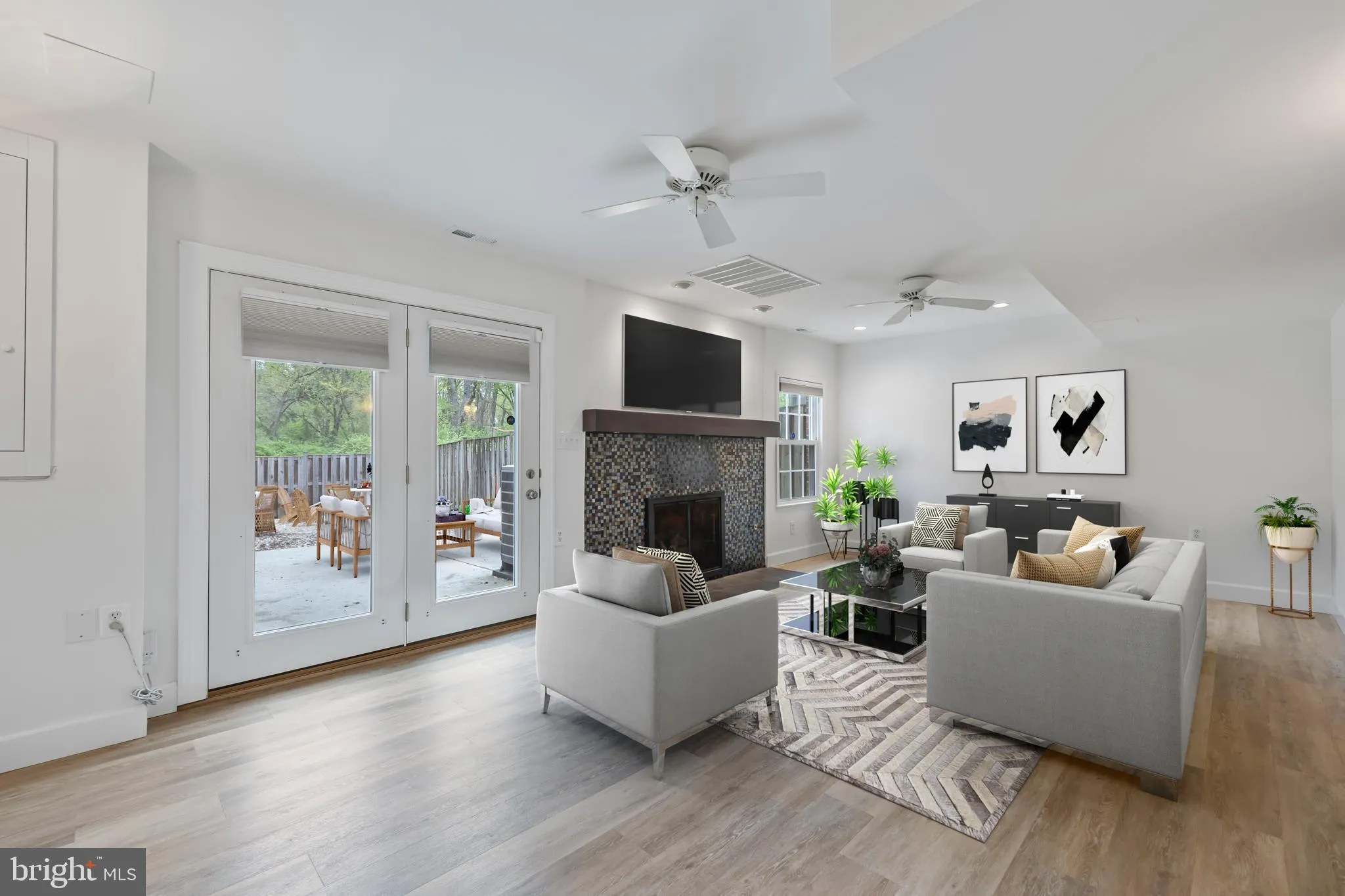 Vienna, Virginia 22180, United States, 3 Bedrooms Bedrooms, ,4 BathroomsBathrooms,Residential,Pending,115837