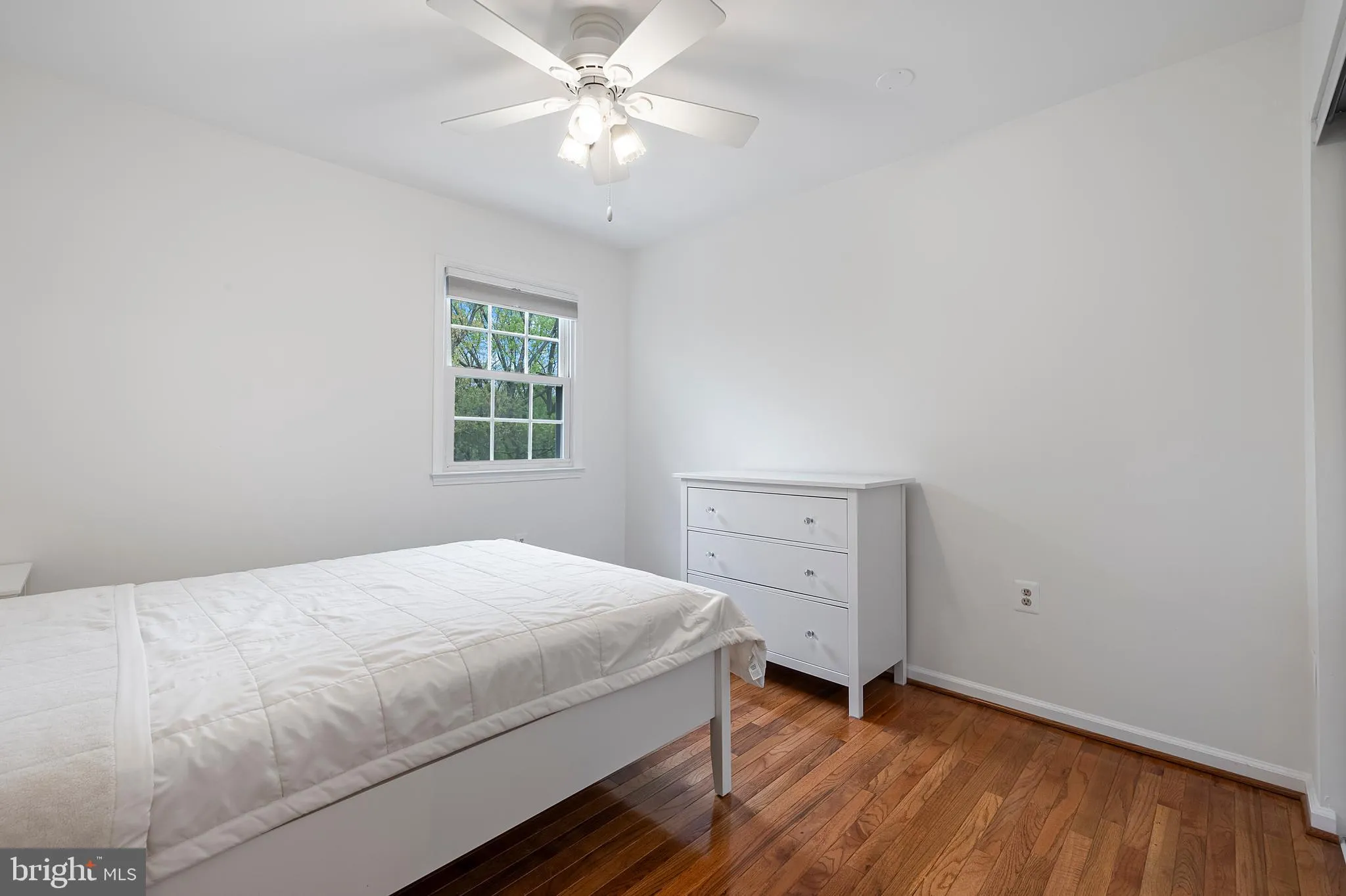 Vienna, Virginia 22180, United States, 3 Bedrooms Bedrooms, ,4 BathroomsBathrooms,Residential,Pending,115837