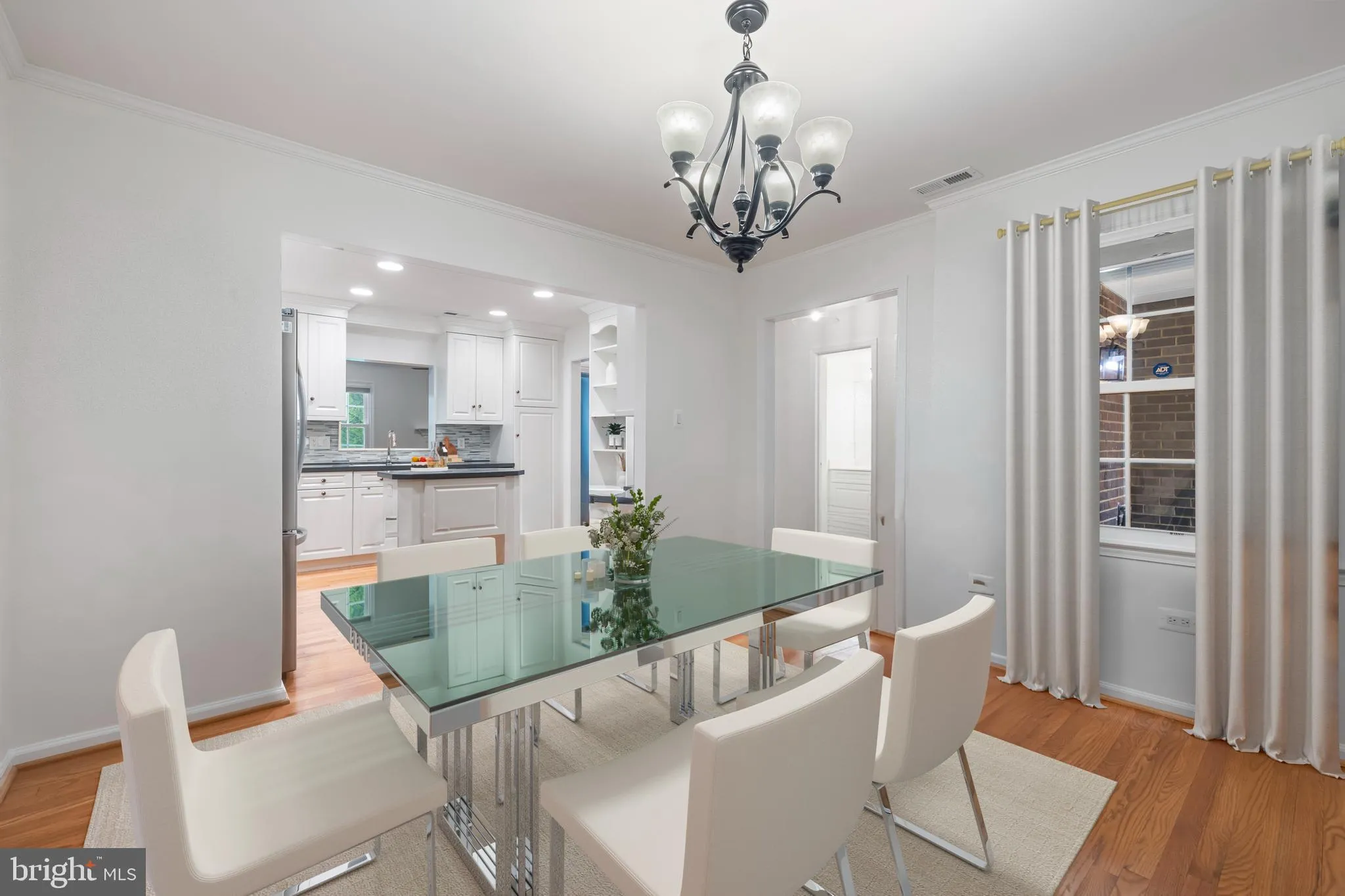 Vienna, Virginia 22180, United States, 3 Bedrooms Bedrooms, ,4 BathroomsBathrooms,Residential,Pending,115837