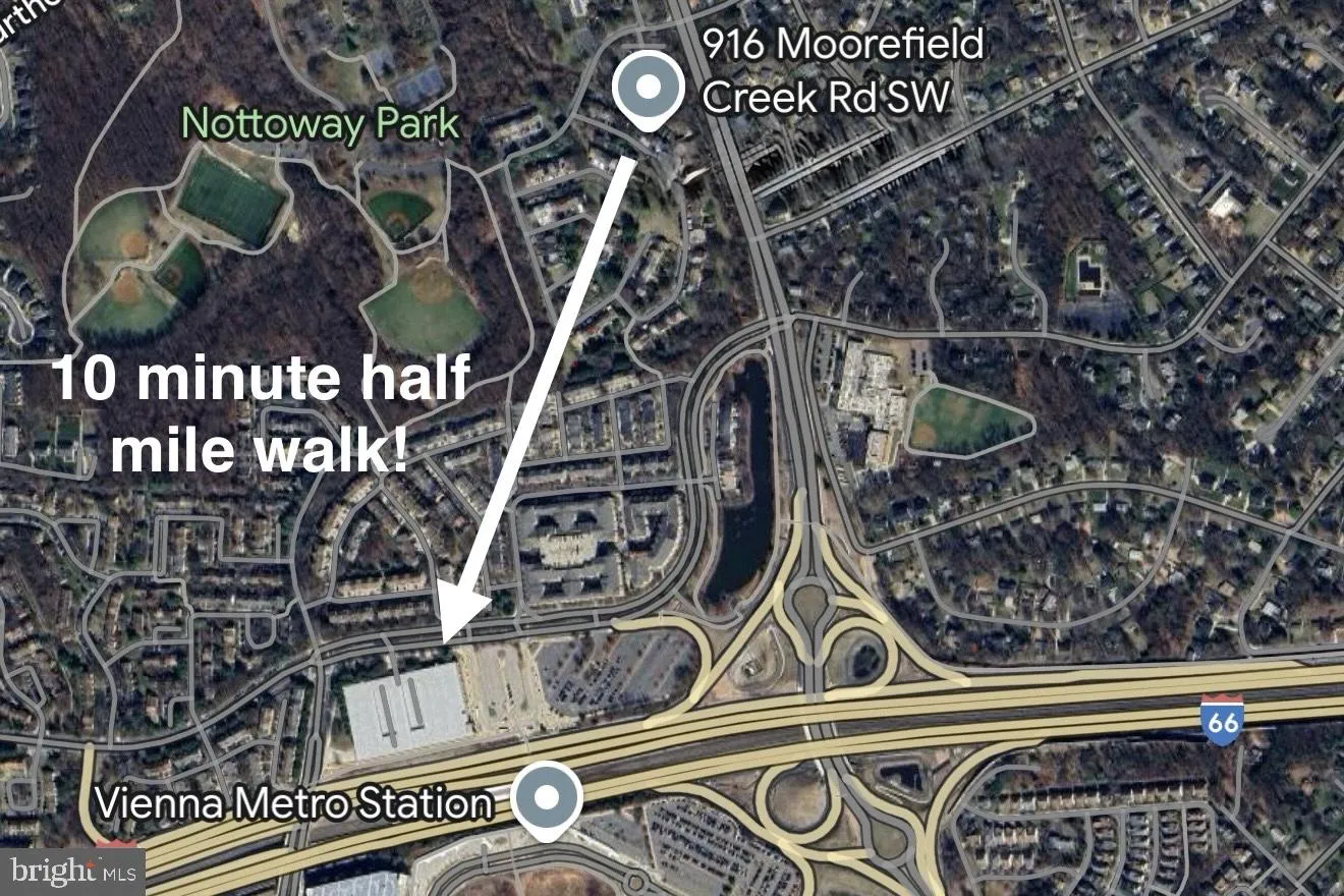 Vienna, Virginia 22180, United States, 3 Bedrooms Bedrooms, ,4 BathroomsBathrooms,Residential,Pending,115837