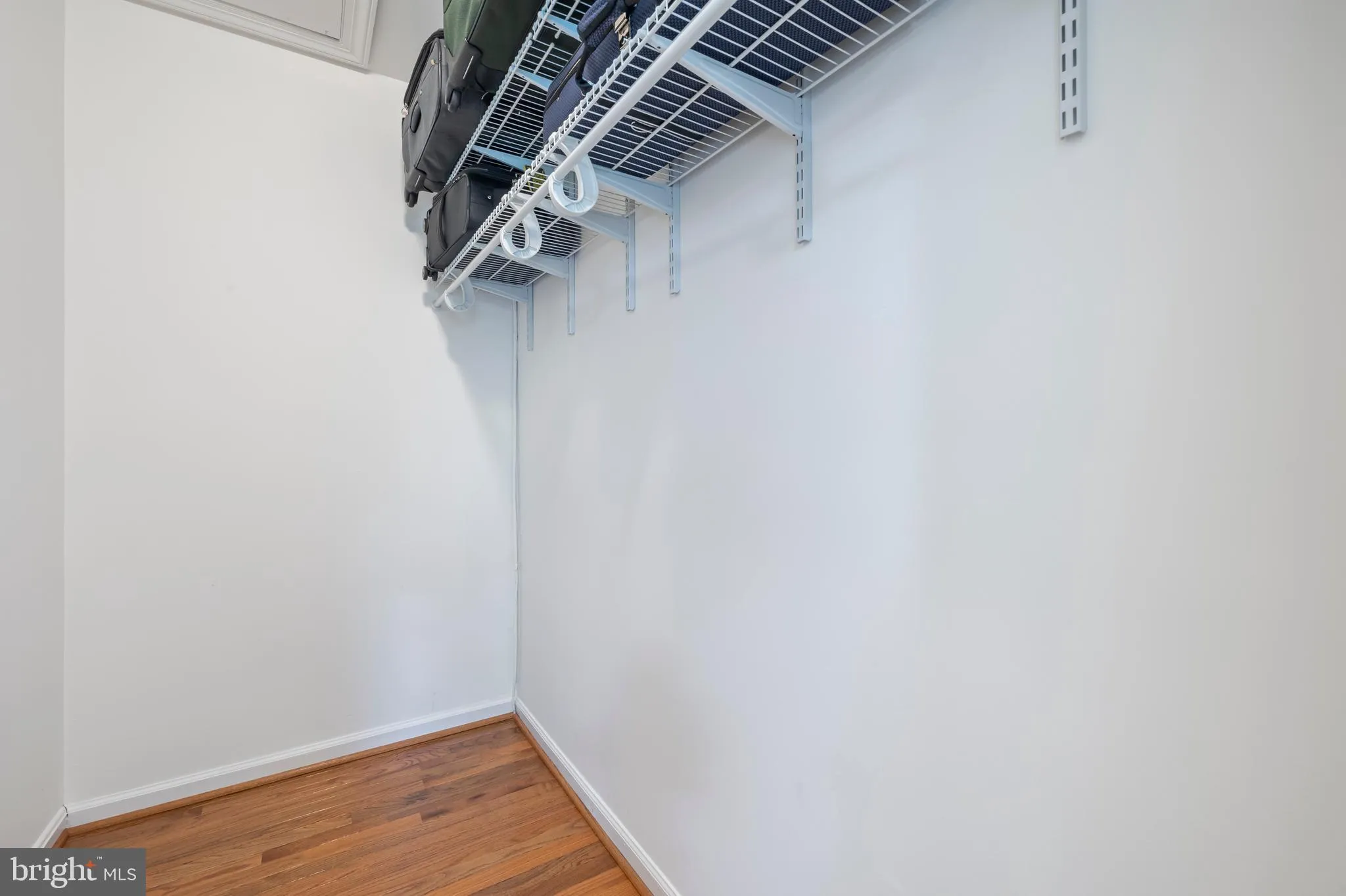 Vienna, Virginia 22180, United States, 3 Bedrooms Bedrooms, ,4 BathroomsBathrooms,Residential,Pending,115837