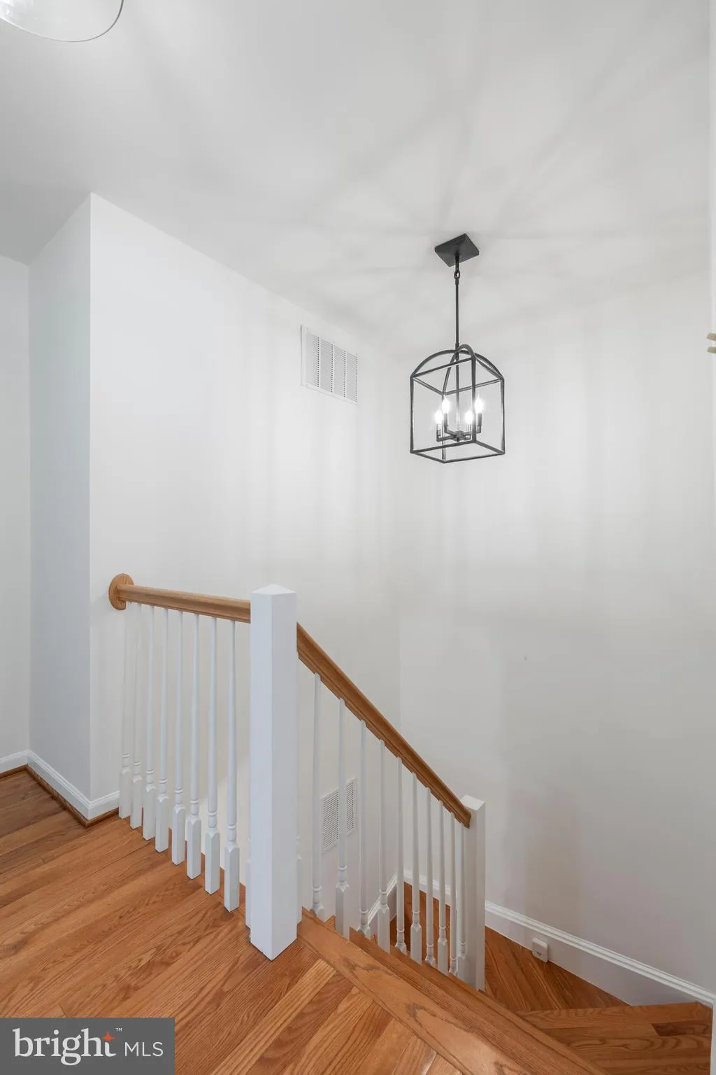 Vienna, Virginia 22180, United States, 3 Bedrooms Bedrooms, ,4 BathroomsBathrooms,Residential,Pending,115837