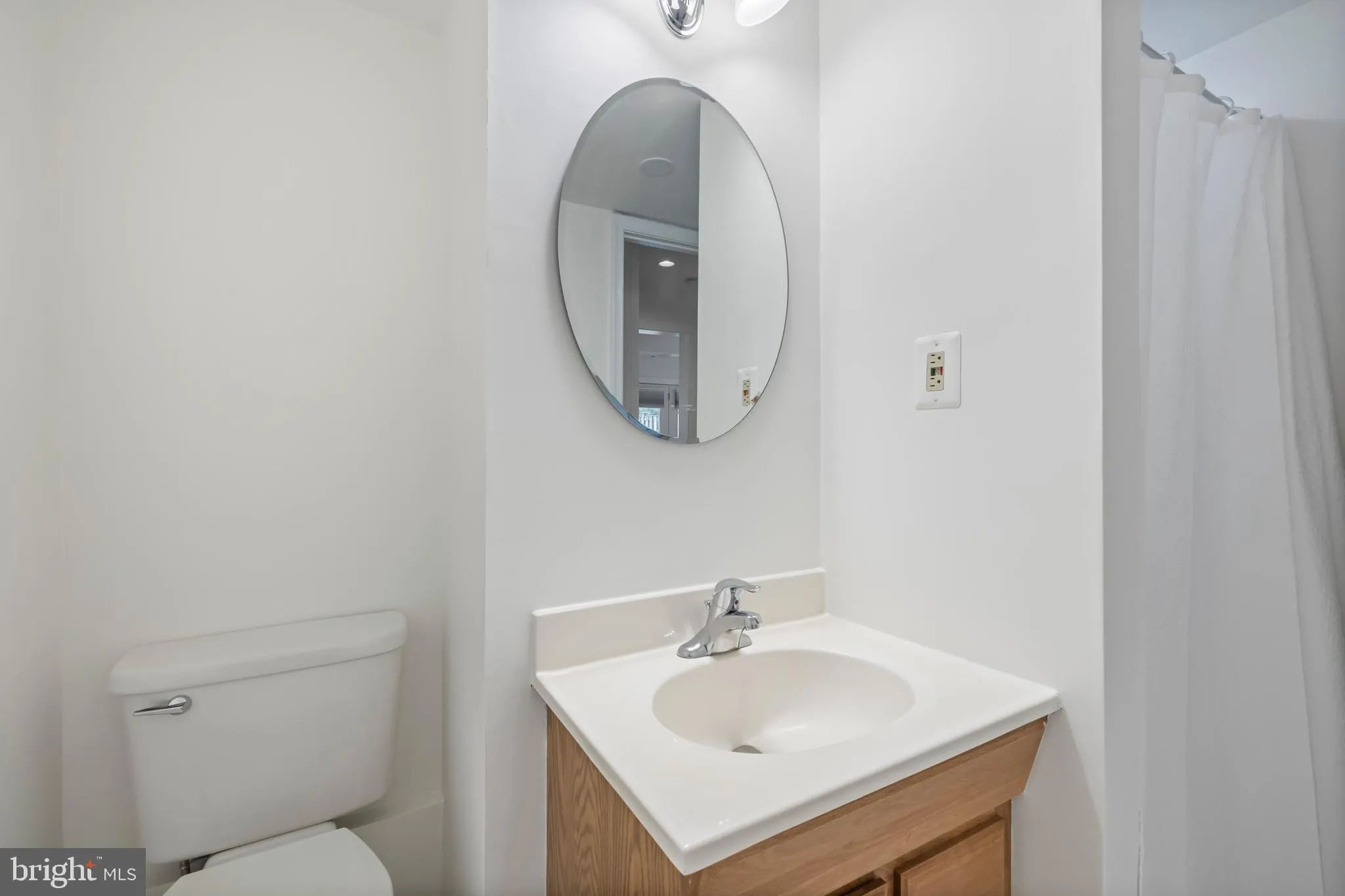 Vienna, Virginia 22180, United States, 3 Bedrooms Bedrooms, ,4 BathroomsBathrooms,Residential,Pending,115837