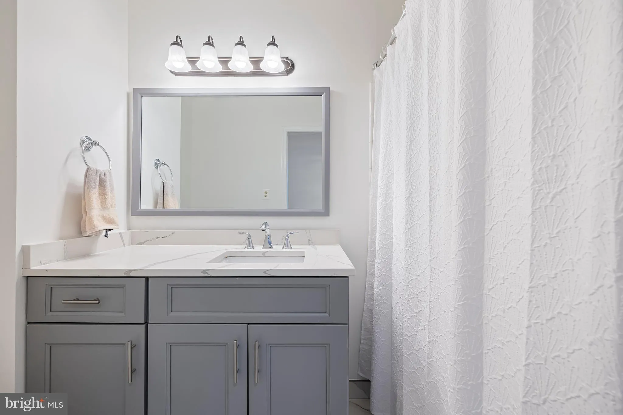 Vienna, Virginia 22180, United States, 3 Bedrooms Bedrooms, ,4 BathroomsBathrooms,Residential,Pending,115837