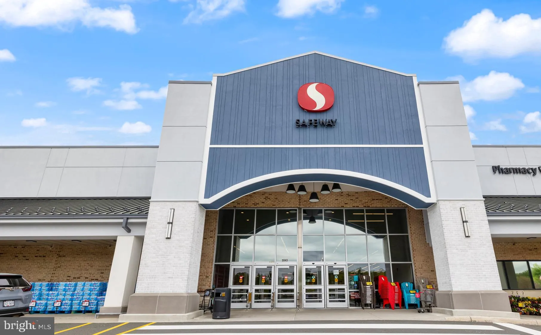 Vienna, Virginia 22180, United States, 3 Bedrooms Bedrooms, ,4 BathroomsBathrooms,Residential,Pending,115837