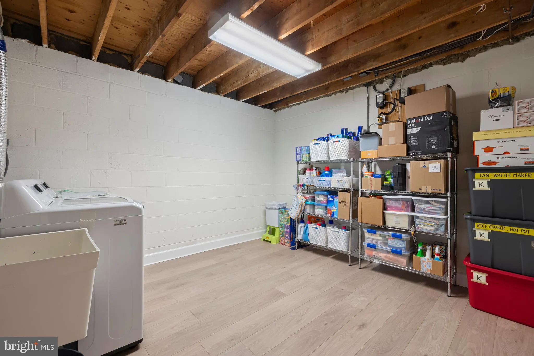 Vienna, Virginia 22180, United States, 3 Bedrooms Bedrooms, ,4 BathroomsBathrooms,Residential,Pending,115837