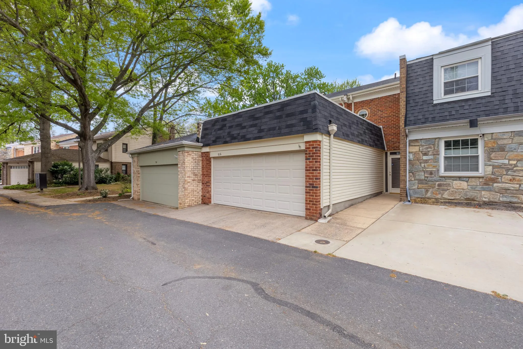 Vienna, Virginia 22180, United States, 3 Bedrooms Bedrooms, ,4 BathroomsBathrooms,Residential,Pending,115837