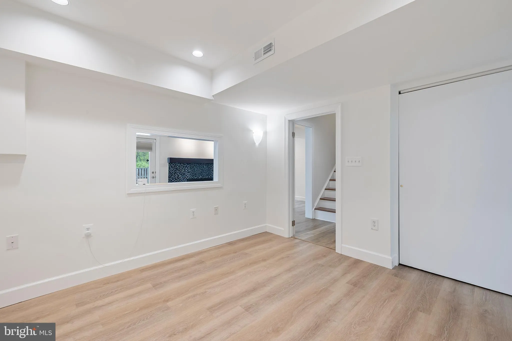 Vienna, Virginia 22180, United States, 3 Bedrooms Bedrooms, ,4 BathroomsBathrooms,Residential,Pending,115837