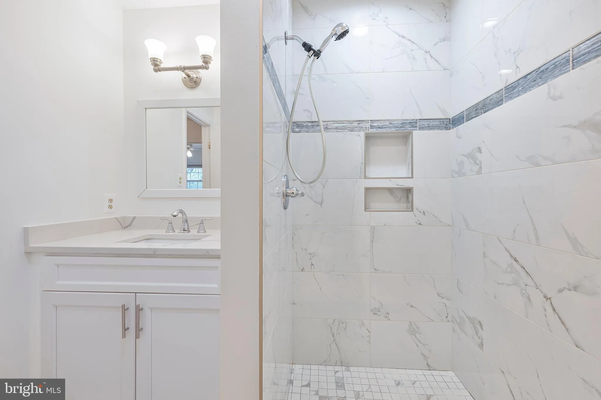 Vienna, Virginia 22180, United States, 3 Bedrooms Bedrooms, ,4 BathroomsBathrooms,Residential,Pending,115837