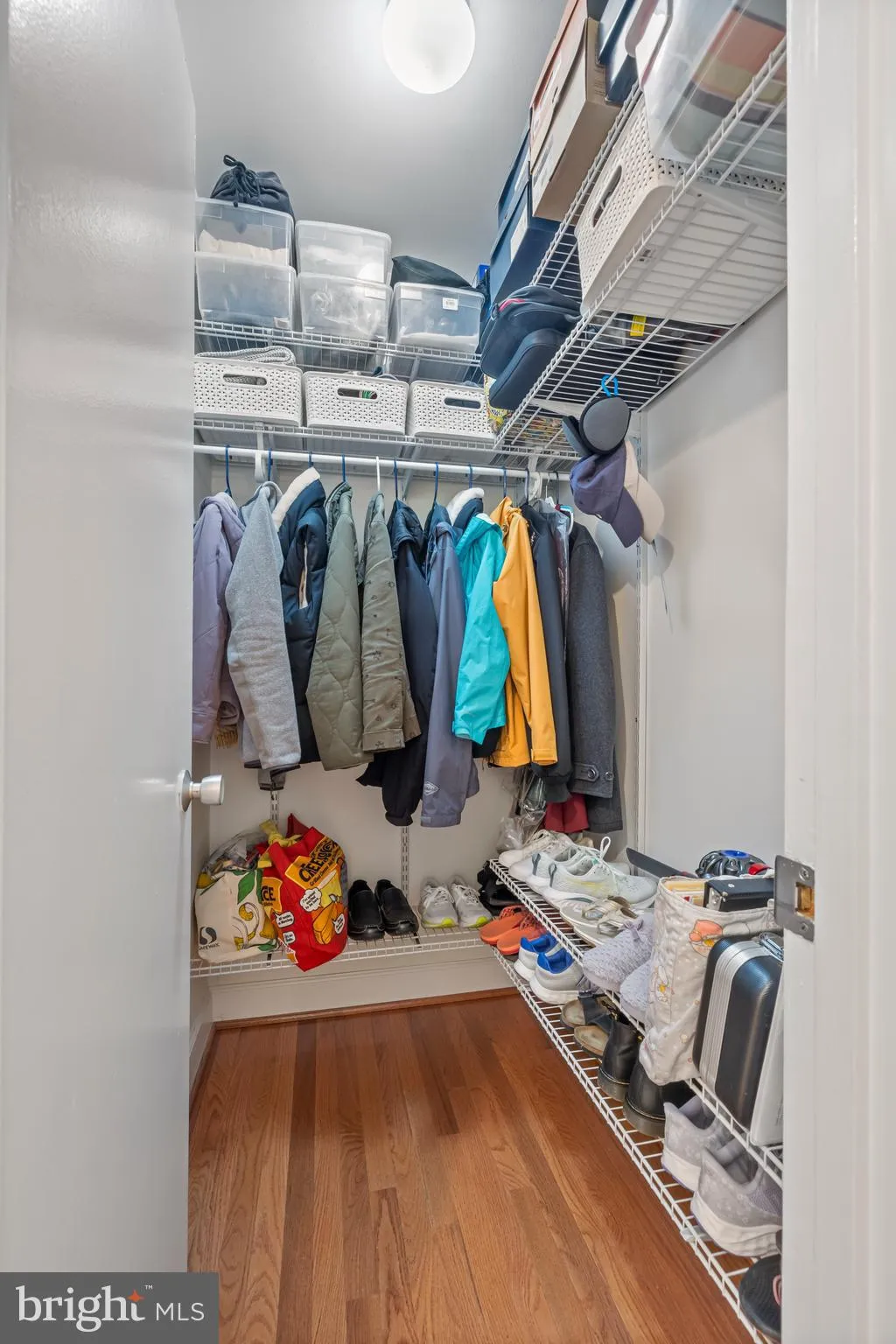 Vienna, Virginia 22180, United States, 3 Bedrooms Bedrooms, ,4 BathroomsBathrooms,Residential,Pending,115837