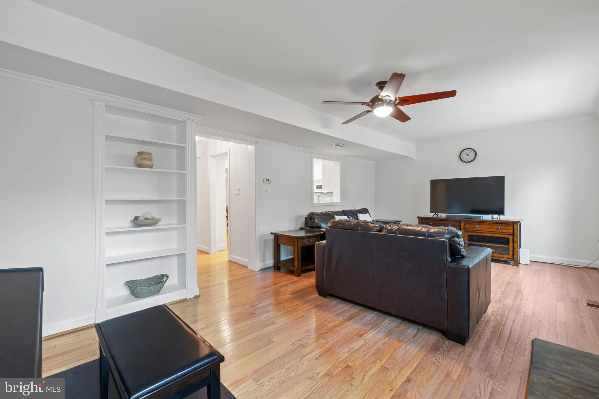 Vienna, Virginia 22180, United States, 3 Bedrooms Bedrooms, ,4 BathroomsBathrooms,Residential,Pending,115837