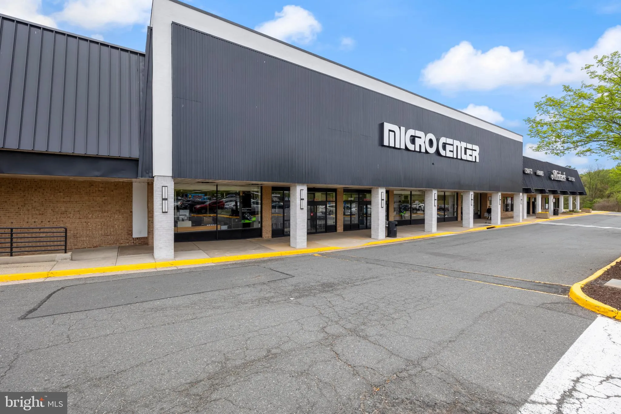 Vienna, Virginia 22180, United States, 3 Bedrooms Bedrooms, ,4 BathroomsBathrooms,Residential,Pending,115837