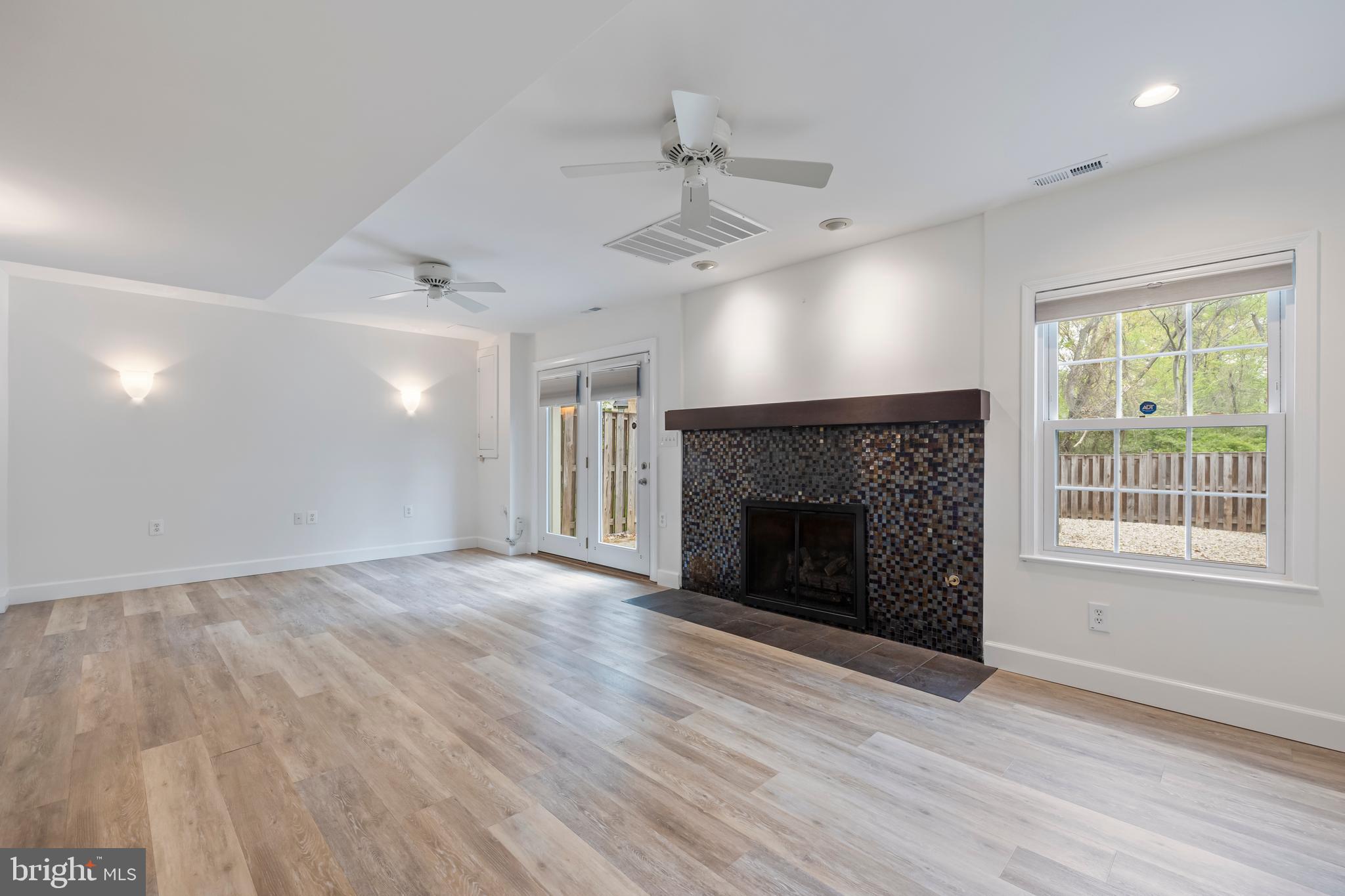 TOWNES OF MOOREFIELD - Residential