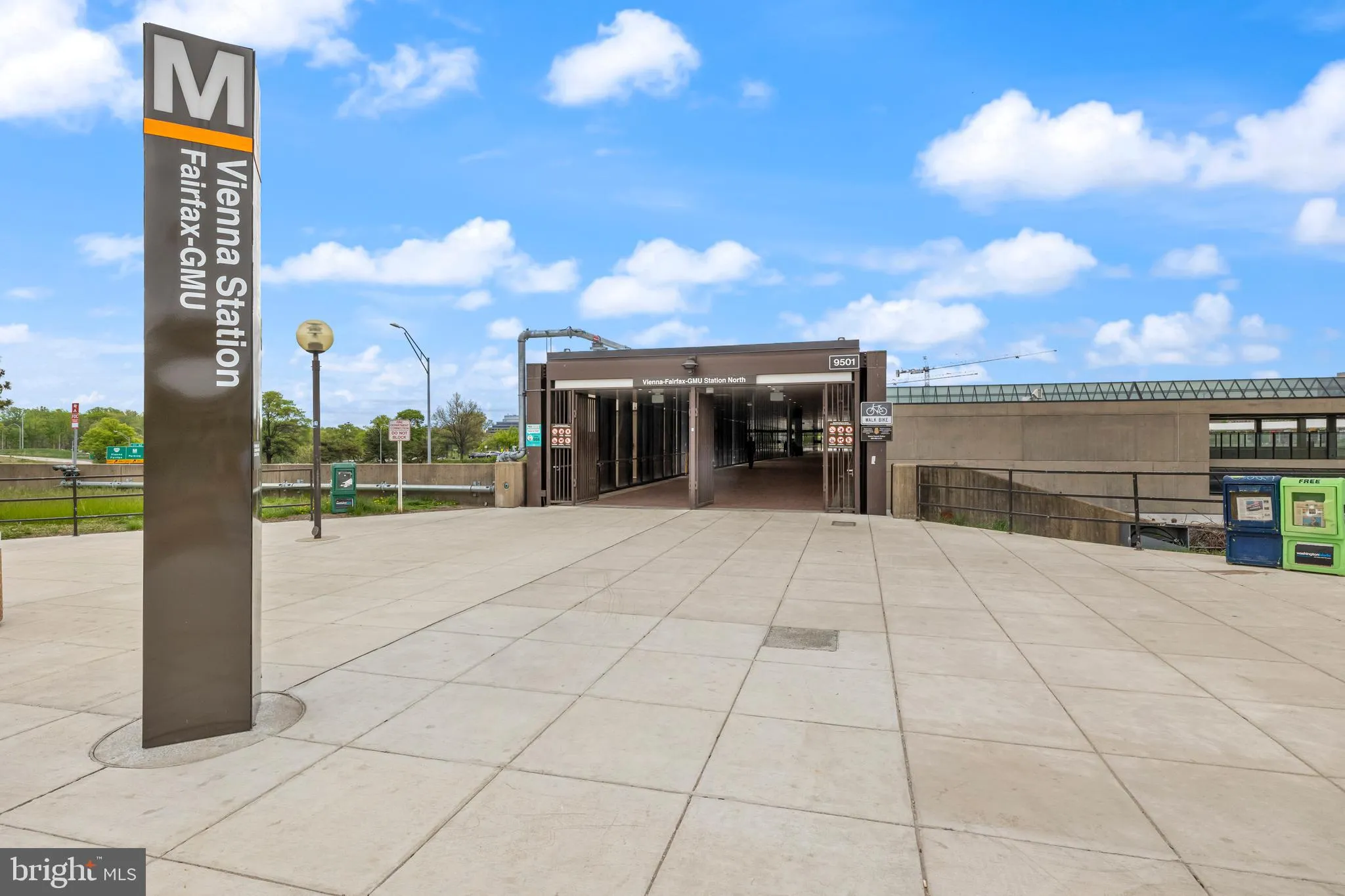 Vienna, Virginia 22180, United States, 3 Bedrooms Bedrooms, ,4 BathroomsBathrooms,Residential,Pending,115837