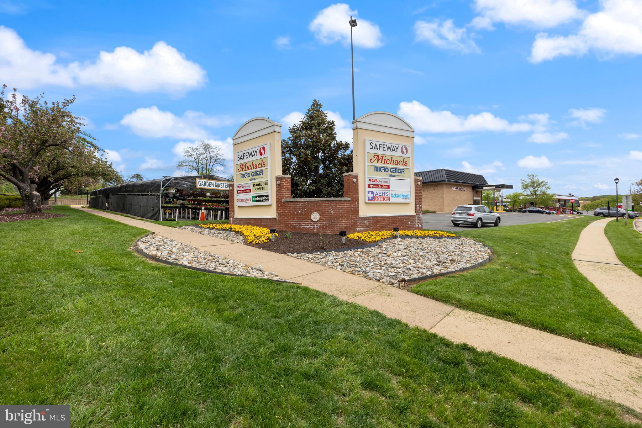 TOWNES OF MOOREFIELD - Residential