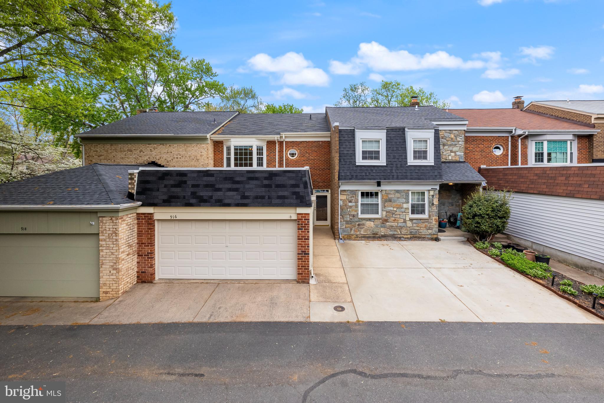 TOWNES OF MOOREFIELD - Residential