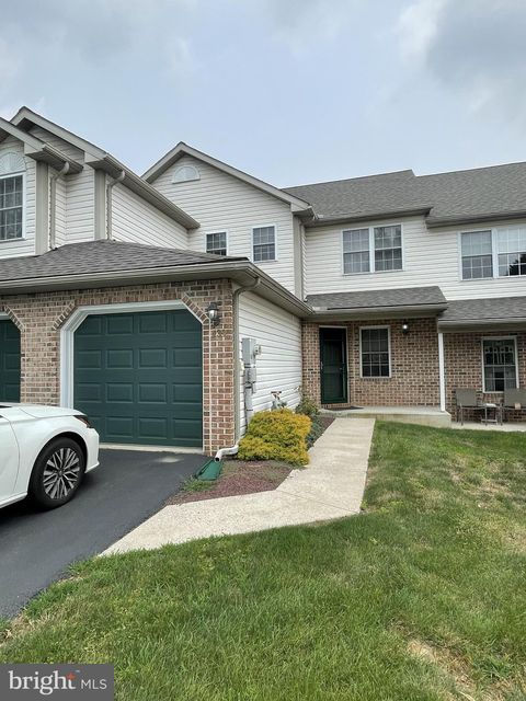 Townhouse For Sale - 439 Epsilon Drive<br/> Berks County, WERNERSVILLE, PA 19565