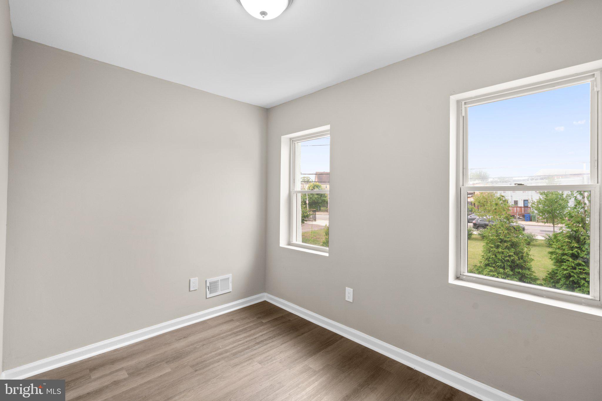 SANDTOWN-WINCHESTER - Residential