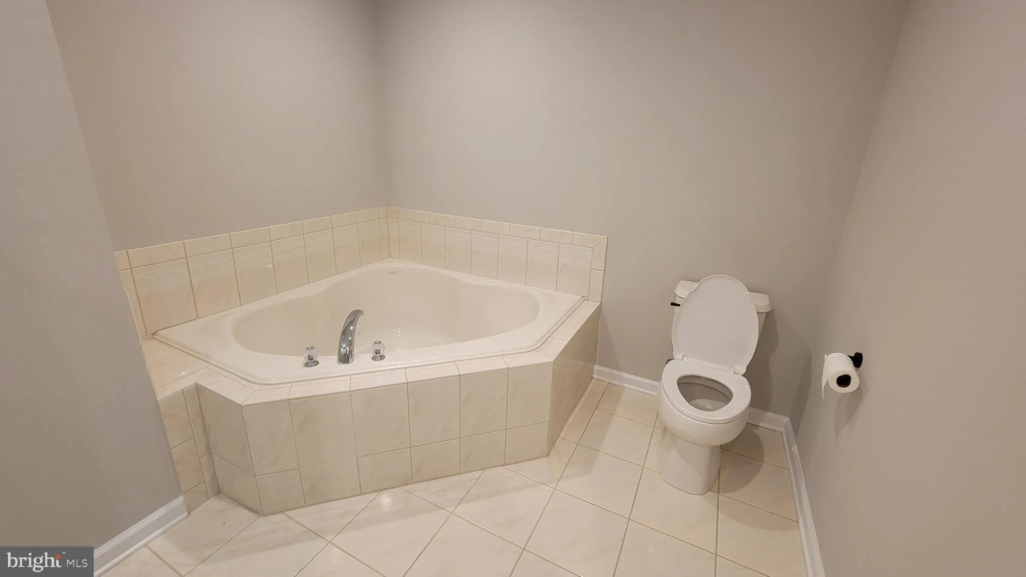 Deptford, New Jersey 08096, United States, 3 Bedrooms Bedrooms, ,3 BathroomsBathrooms,Residential,Contingent,10634