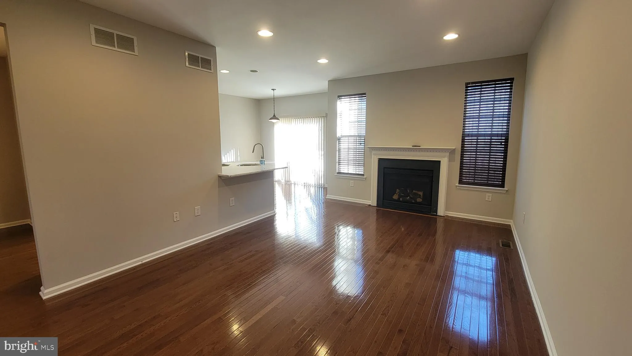Deptford, New Jersey 08096, United States, 3 Bedrooms Bedrooms, ,3 BathroomsBathrooms,Residential,Contingent,10634