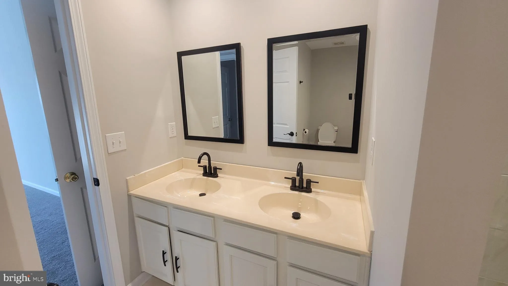 Deptford, New Jersey 08096, United States, 3 Bedrooms Bedrooms, ,3 BathroomsBathrooms,Residential,Contingent,10634