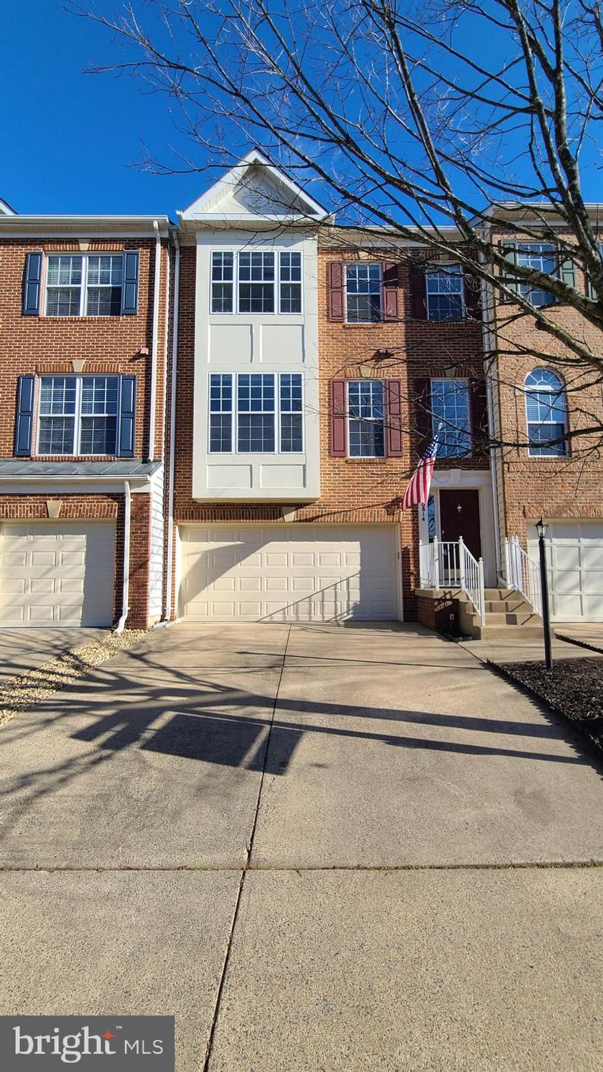 Bright & Stunning (2880 sq feet) Large townhouse near shopping and Trump's Golf Club.  Completely renovated home, Hardwood floors, SS appliances w/granite tops, kitchen Island, new master & second bathrooms, fresh paint. Large master suite with cathedral ceilings, his/her closets, double vanity with large  shower, walking distance to bus station. This property is located in a great community with tennis courts, pool, community cent, tot lots, and plenty of guest parking!