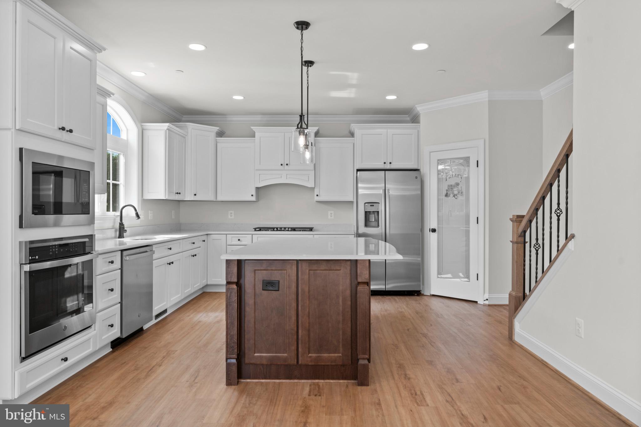 AUTUMN WOODS - Residential