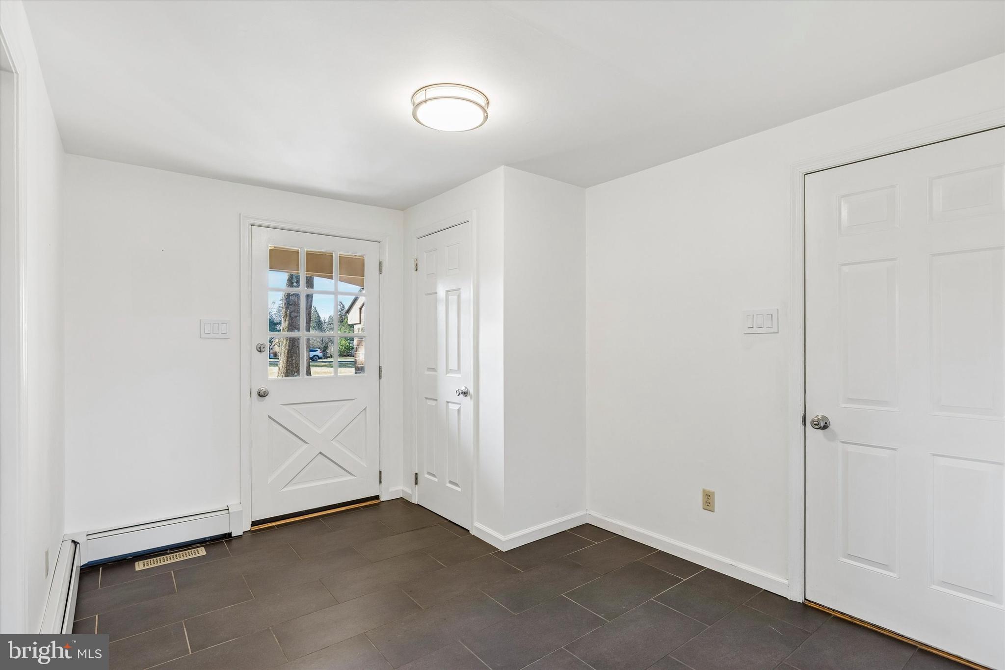 BUTTONWOOD MANOR - Residential