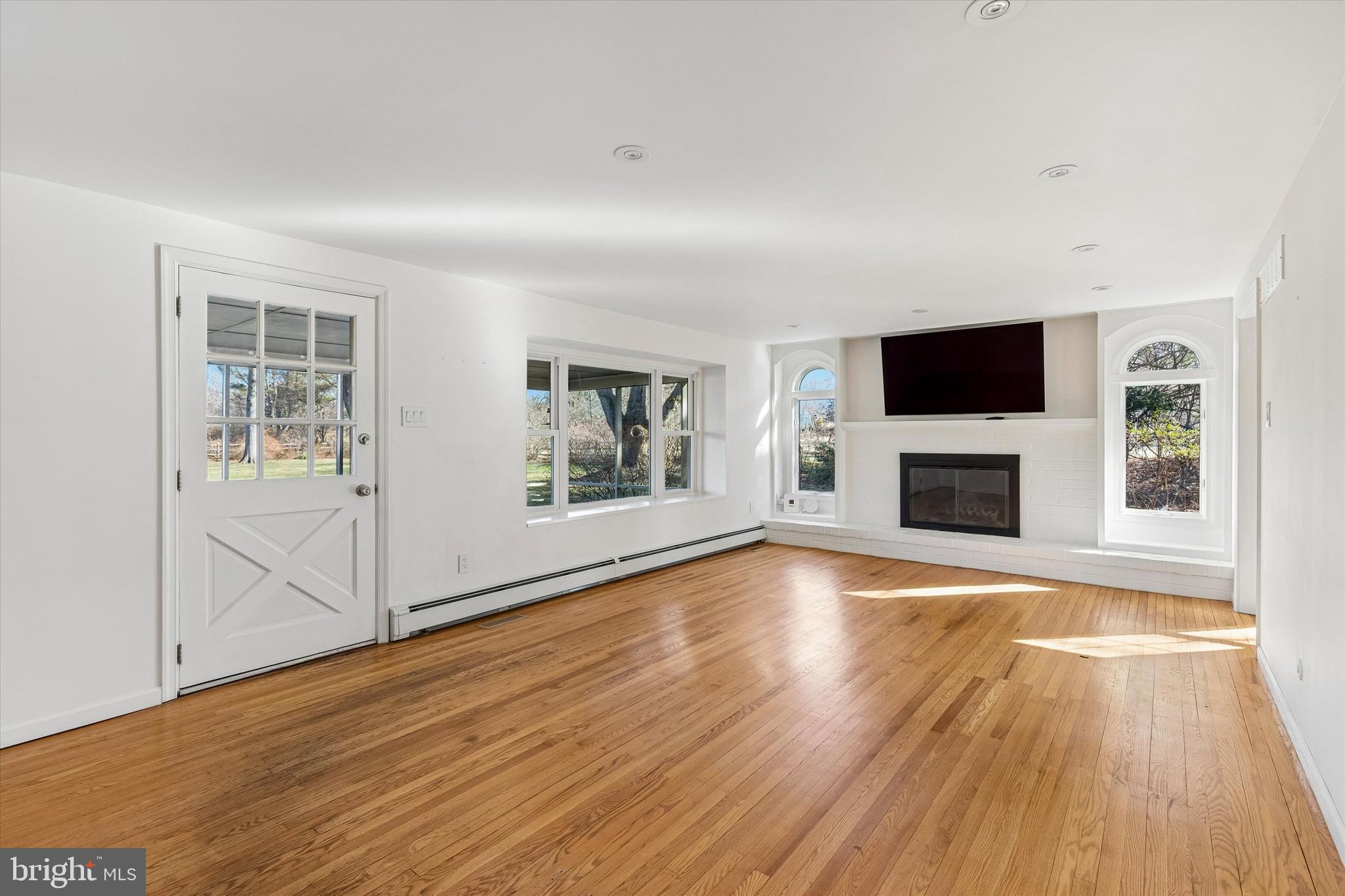 BUTTONWOOD MANOR - Residential