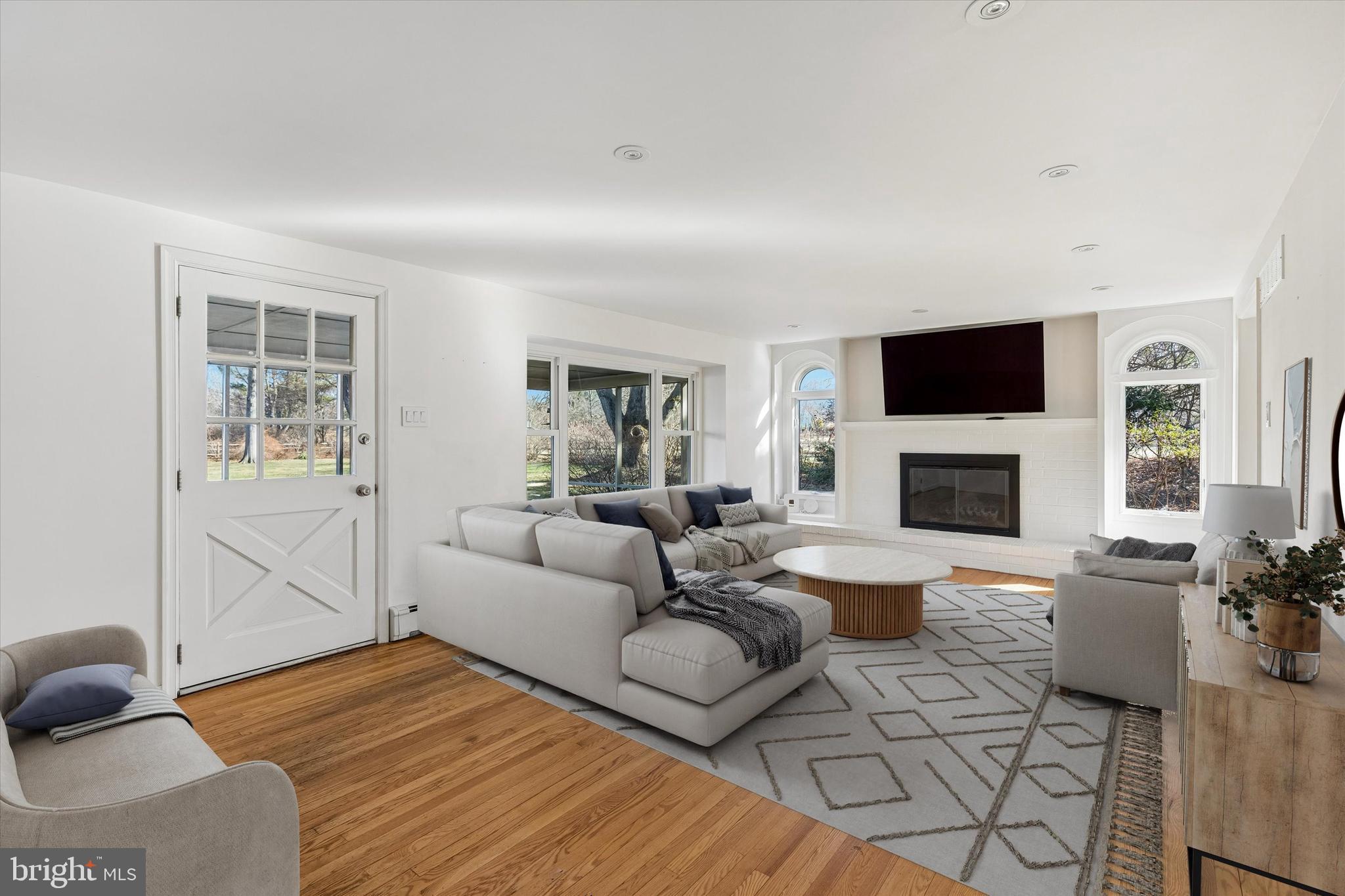 BUTTONWOOD MANOR - Residential