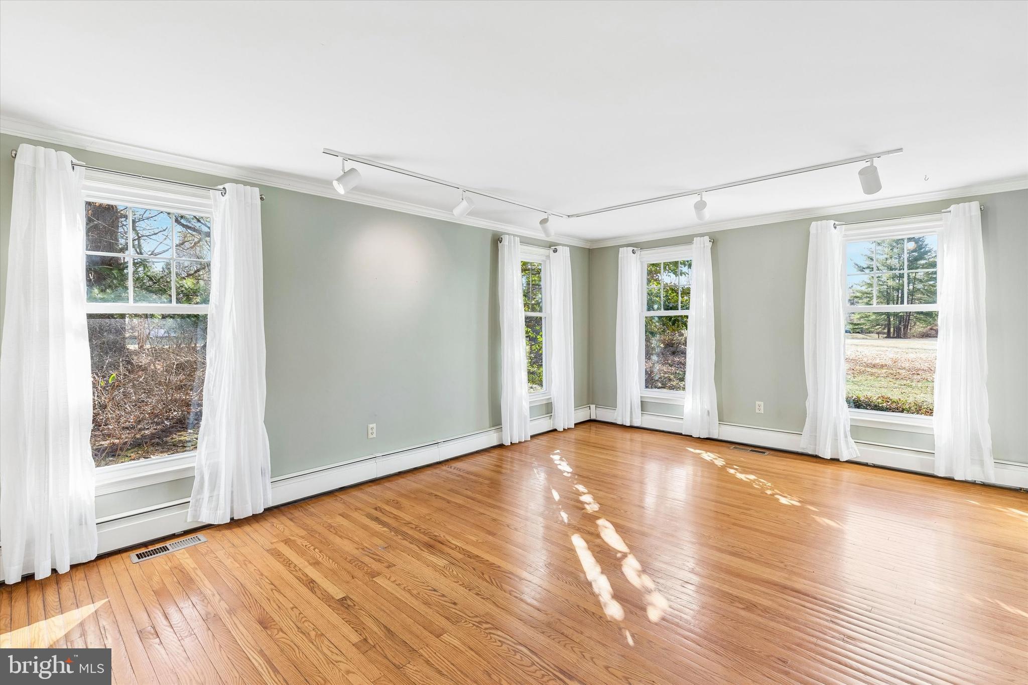 BUTTONWOOD MANOR - Residential