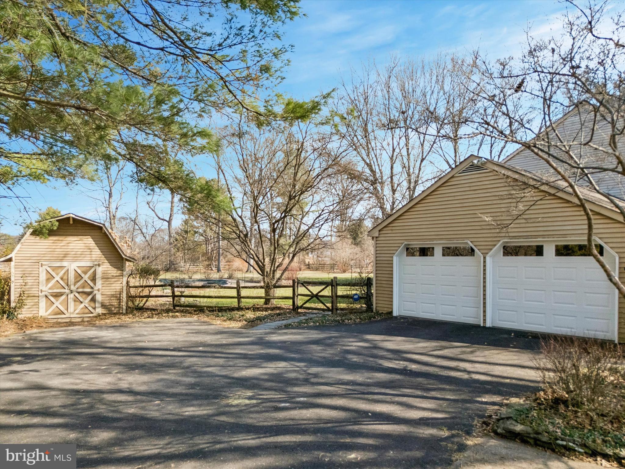 BUTTONWOOD MANOR - Residential