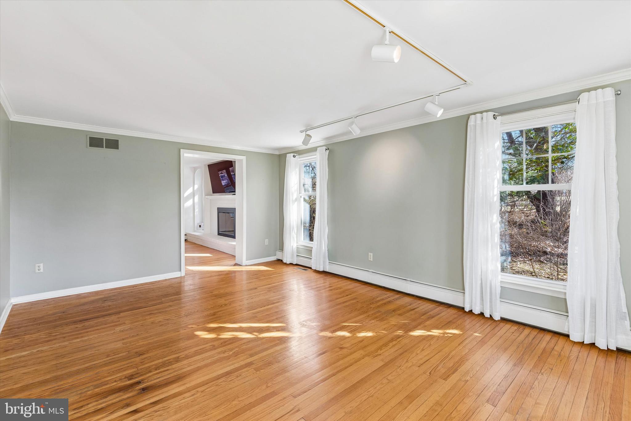 BUTTONWOOD MANOR - Residential