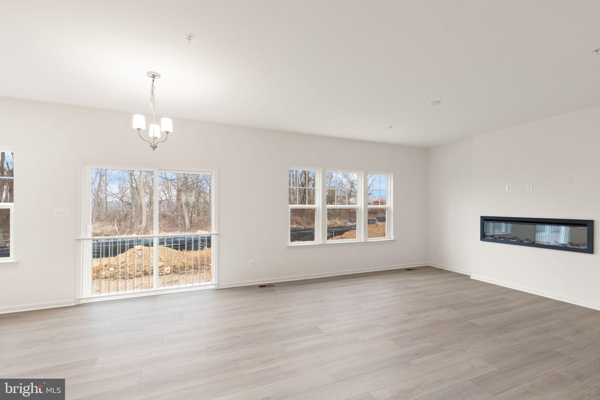 RICHMOND HILLS - Residential