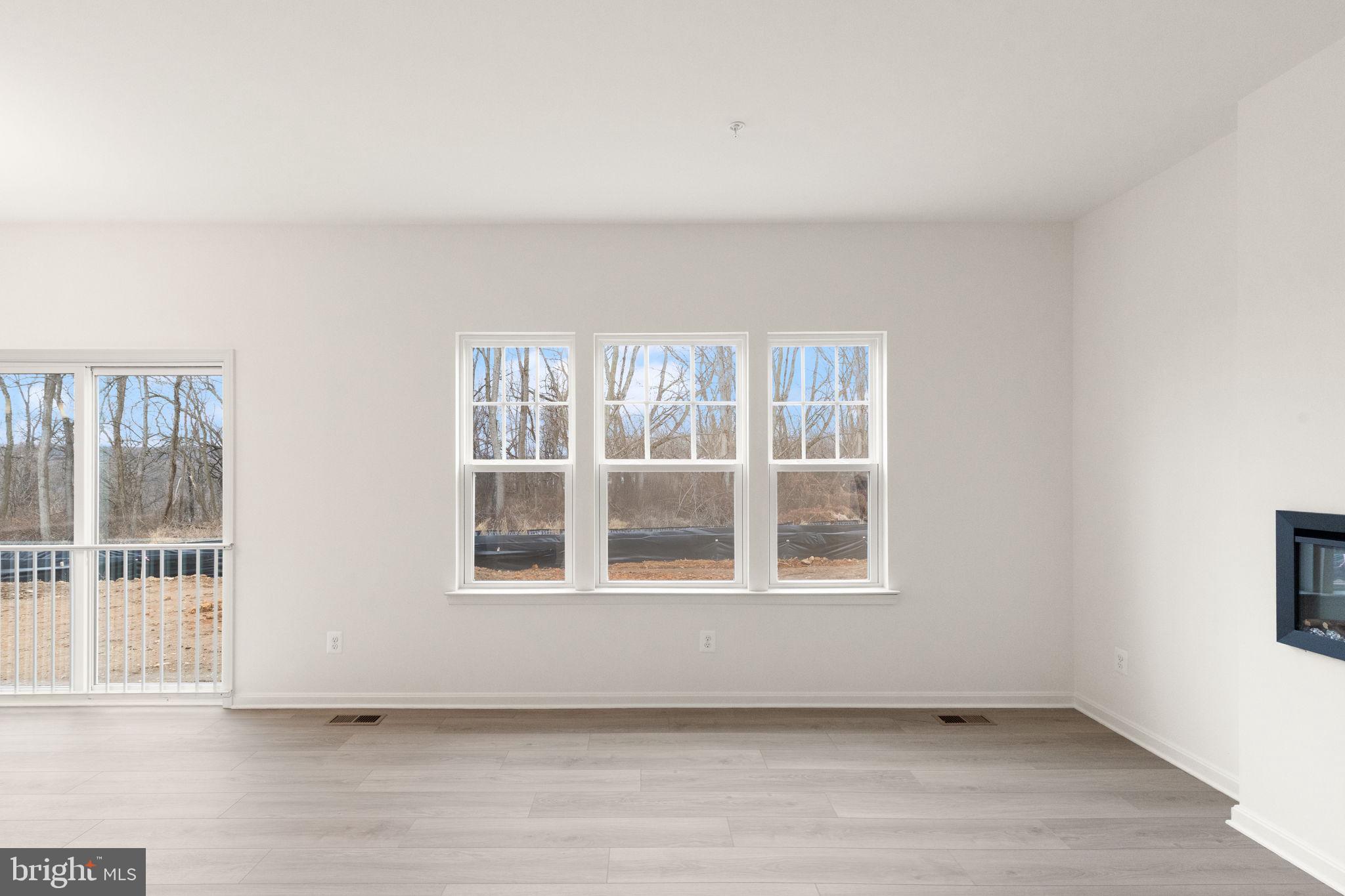 RICHMOND HILLS - Residential