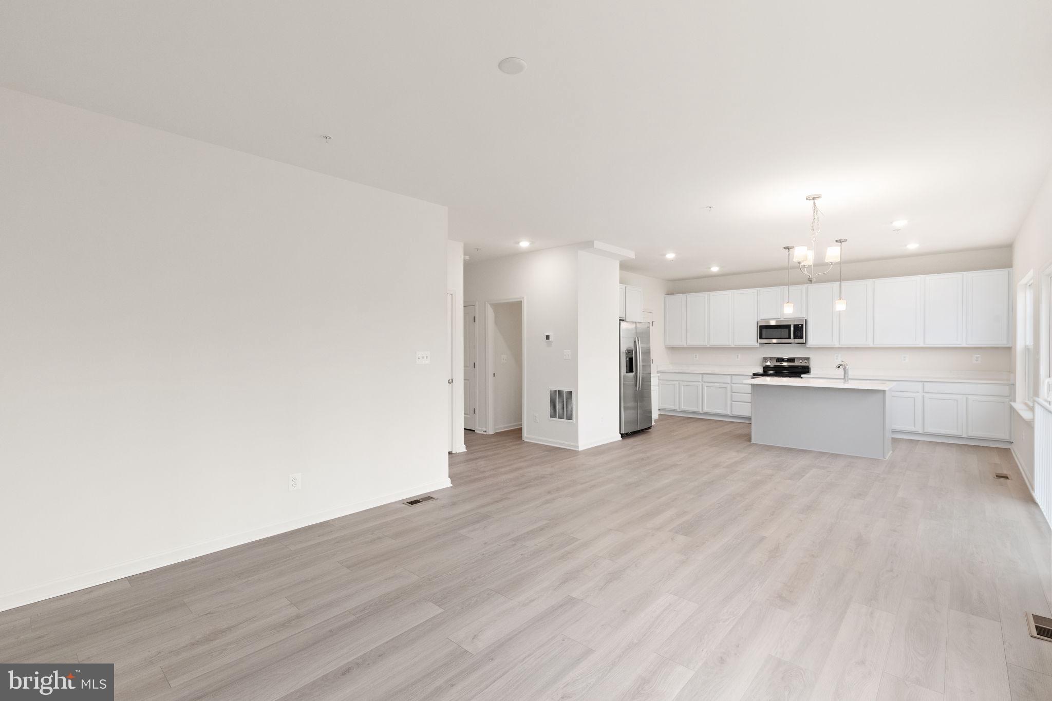 RICHMOND HILLS - Residential