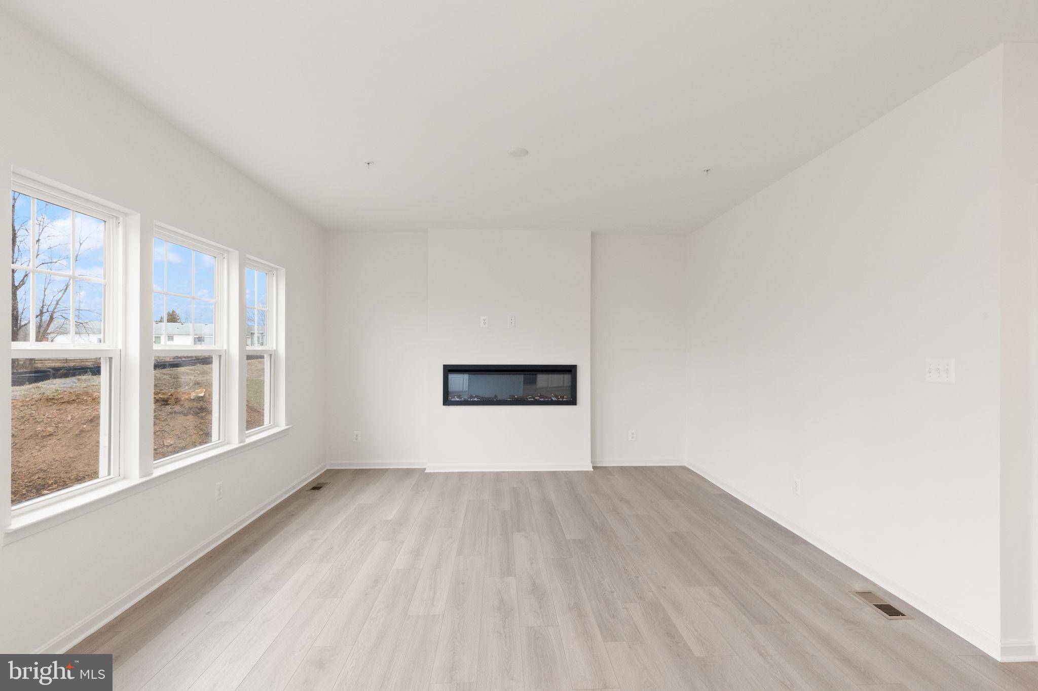 RICHMOND HILLS - Residential