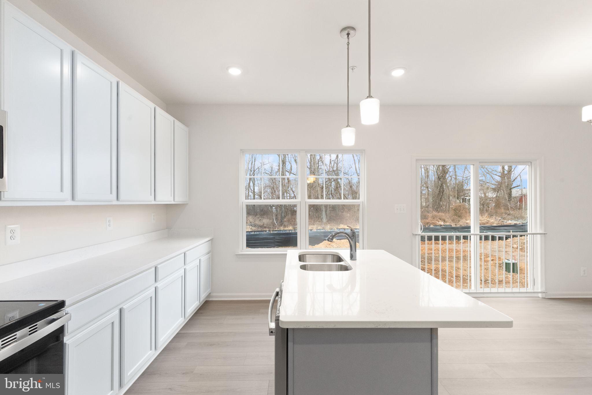 RICHMOND HILLS - Residential