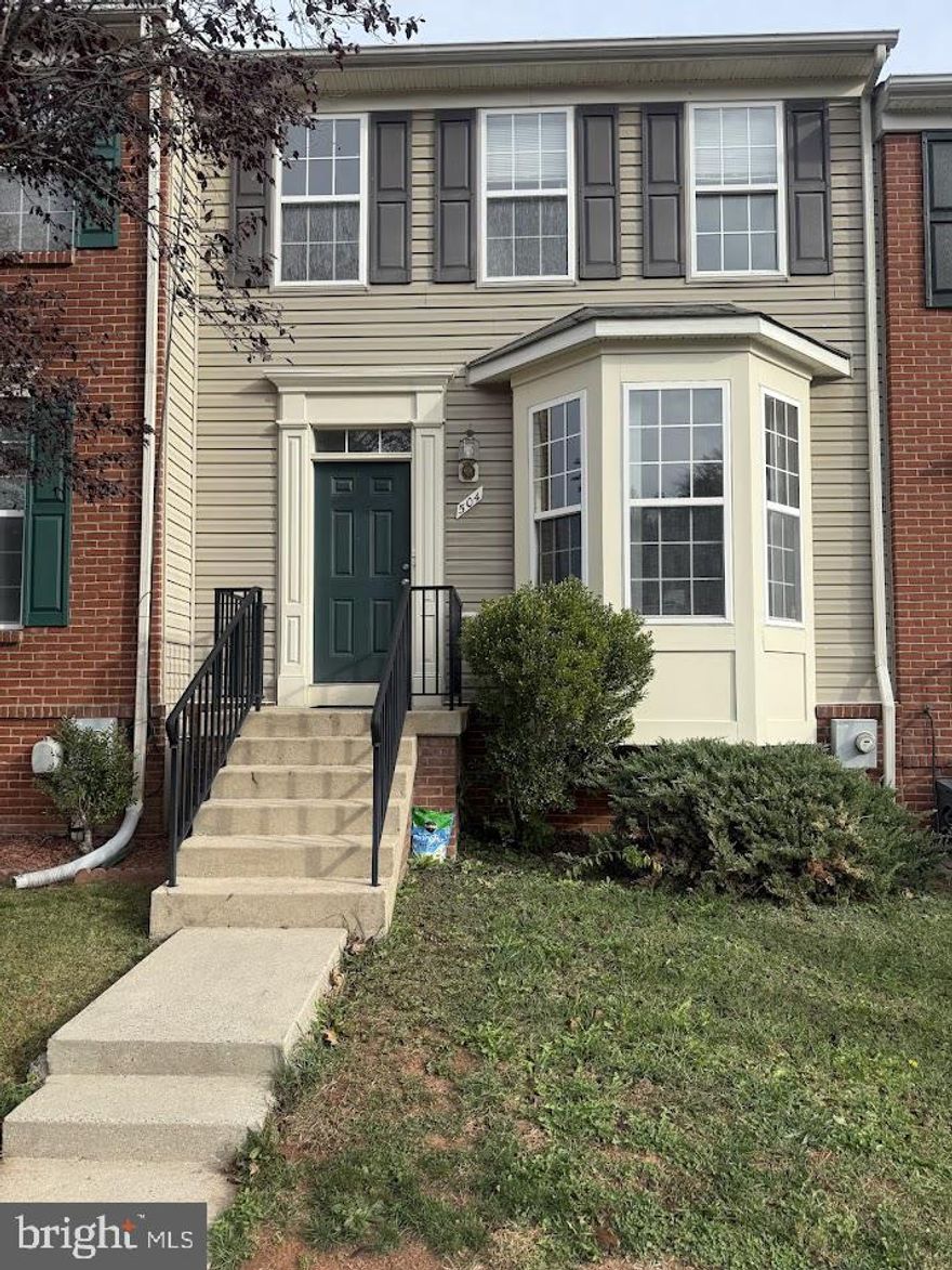 About 2200 SF big town house. Walk out. The main level boasts a large kitchen with an eat-in area. Laminate flooring is featured throughout all three levels, with hardwood on all the stairs. The master bedroom includes two walk-in closets and an en-suite full bathroom. Conveniently located near schools, shopping, major routes, and bus lines.