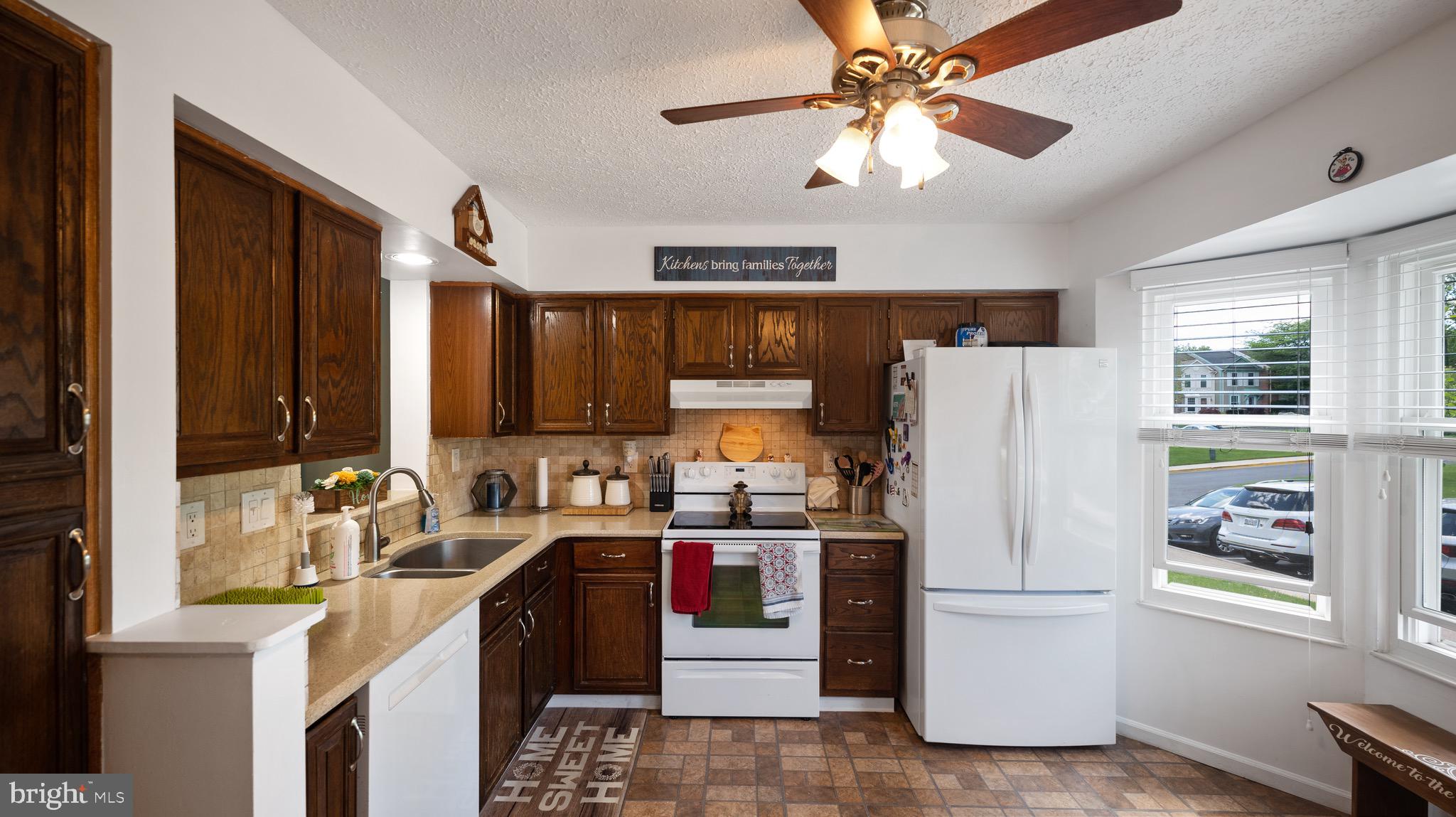 GUNNERS LAKE VILLAGE - Residential