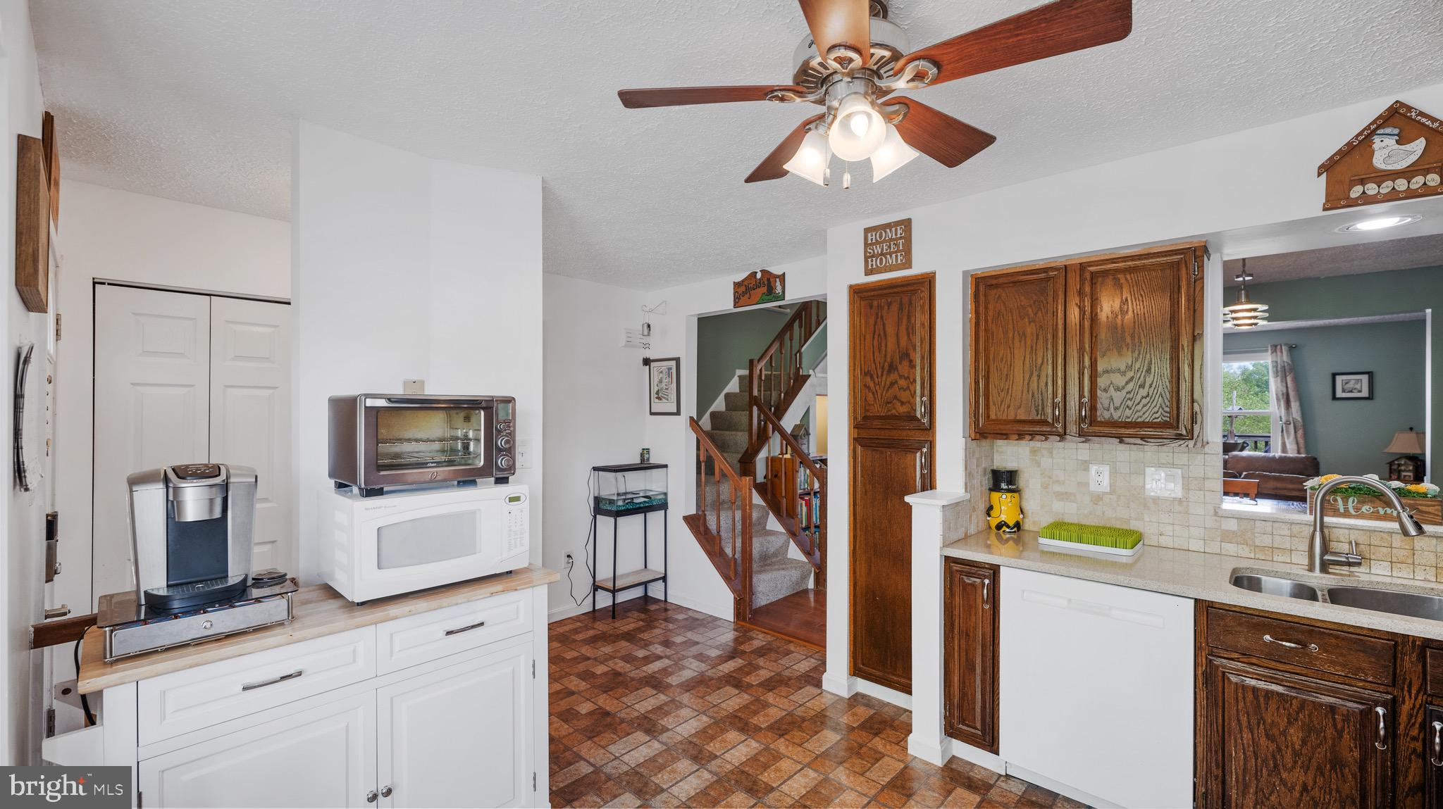 GUNNERS LAKE VILLAGE - Residential