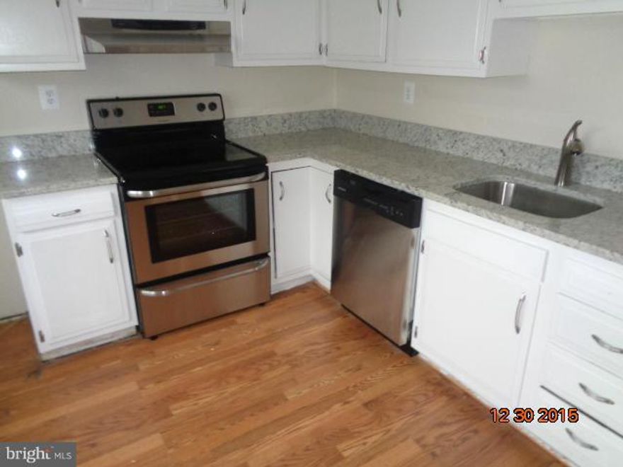 NICE duplex in central location! 3bdrm, 1.5 baths, bsmt.This property is eligible under the FMFL first look initiative thru 01/24/16, owner occupant offers only during this time.Seller exempt from disc/disclaimer, bank addenda come AFTER offer is accepted. Buyer to pay 100% docs/trans and verify any and all fees. CALL HEIDI FOR A SHOWING!