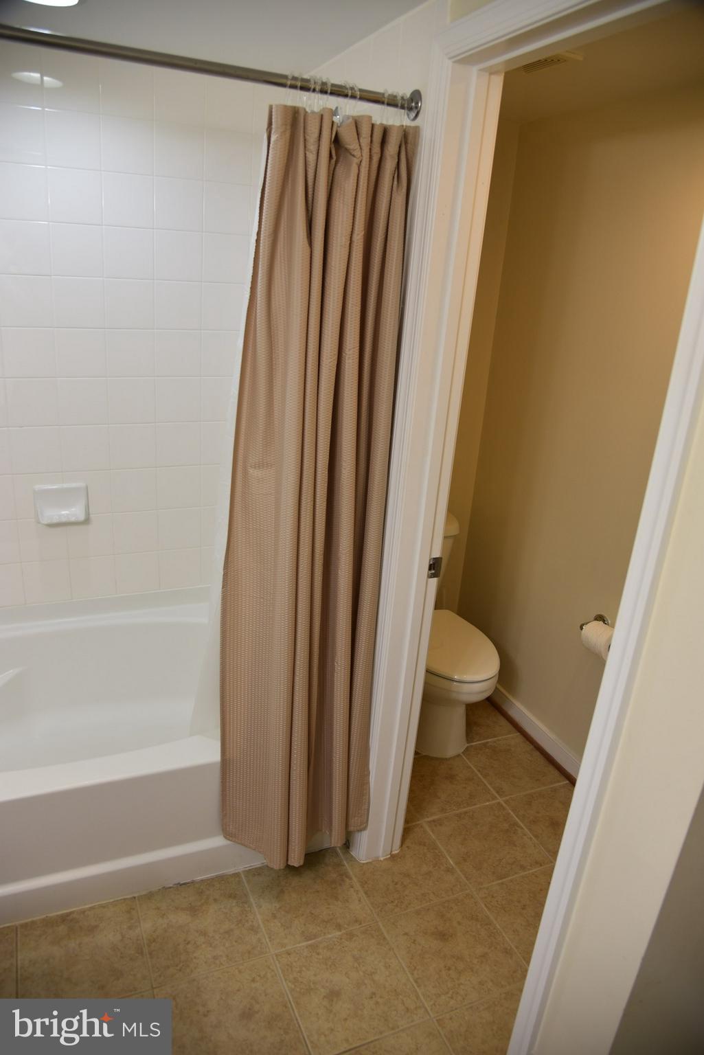 WEST VILLAGE OF SHIRLINGTON - Residential Lease