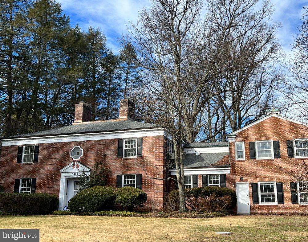 Exciting opportunity to restore or build anew on over an acre of land. Within 0.7 miles from the shops and restaurants downtown Bethesda, the location is tremendous.
Vacant: please contact Ellie to arrange a showing or a walk of the lot.
Seller (trustee) will review offers if any after Feb 24, 2023.