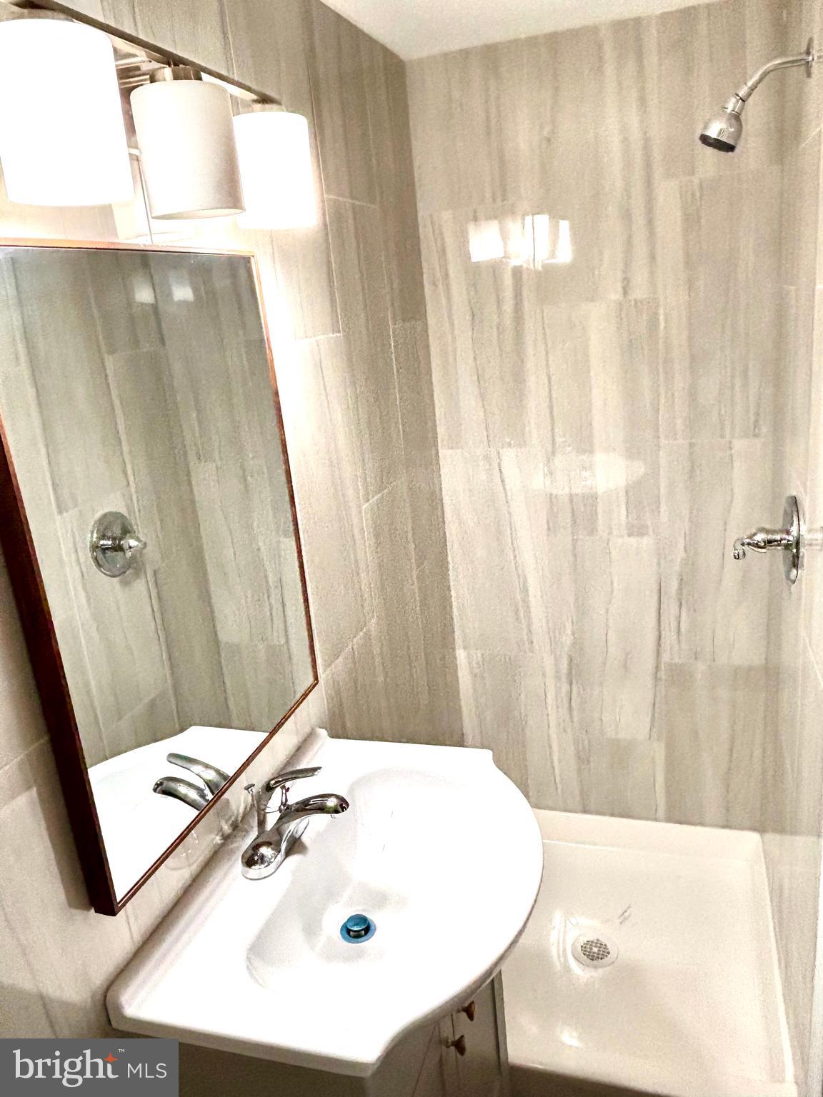 LAWNDALE - Residential Income