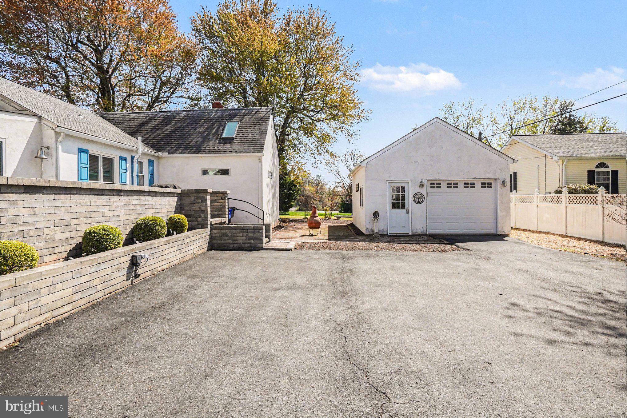 WEST VIEW SHORES - Residential