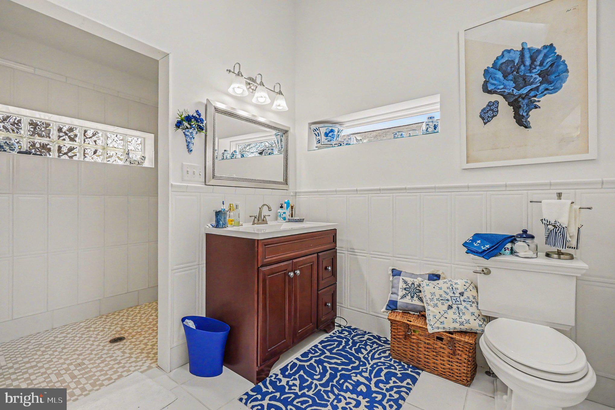 WEST VIEW SHORES - Residential